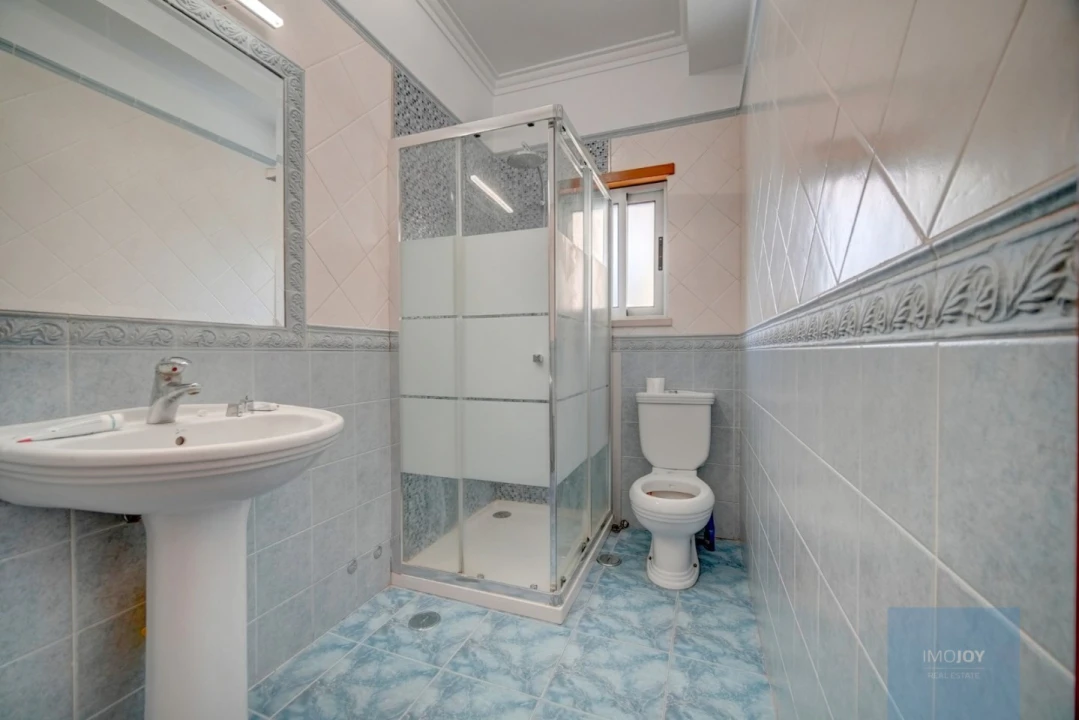 Moradia T5 para Venda em Corroios Foto 19