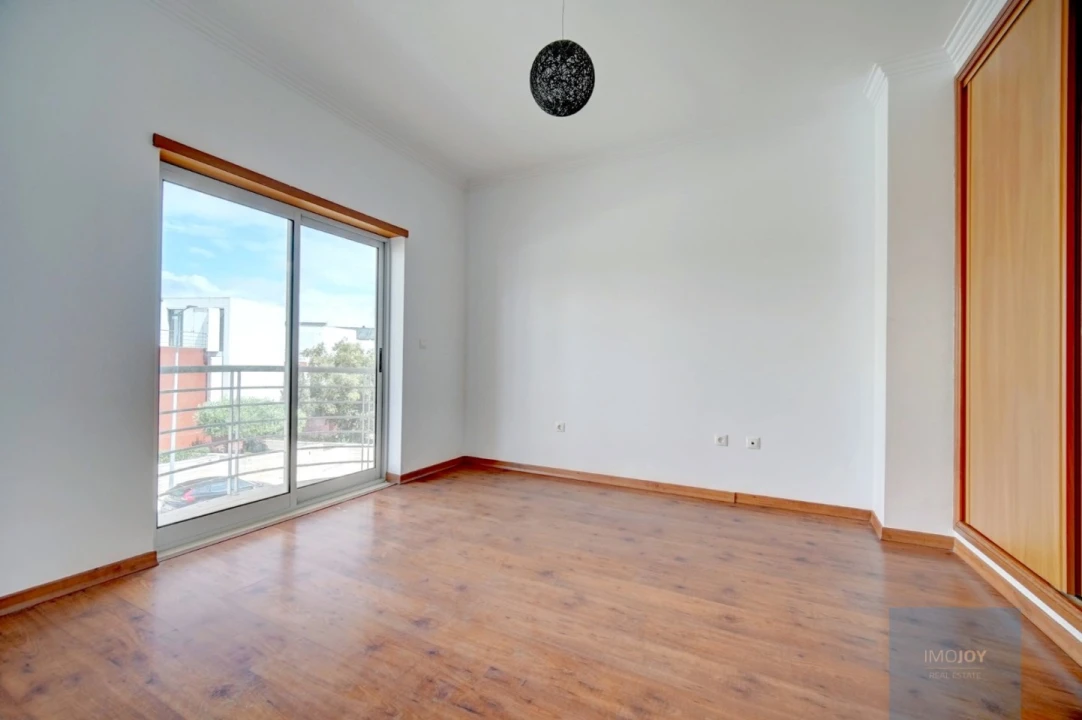 Moradia T5 para Venda em Corroios Foto 20