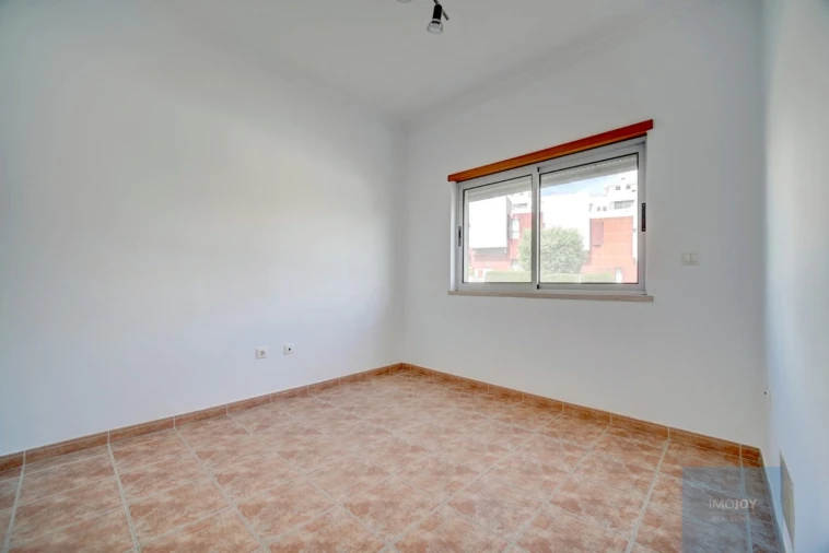 Moradia T5 para Venda em Corroios Foto 7