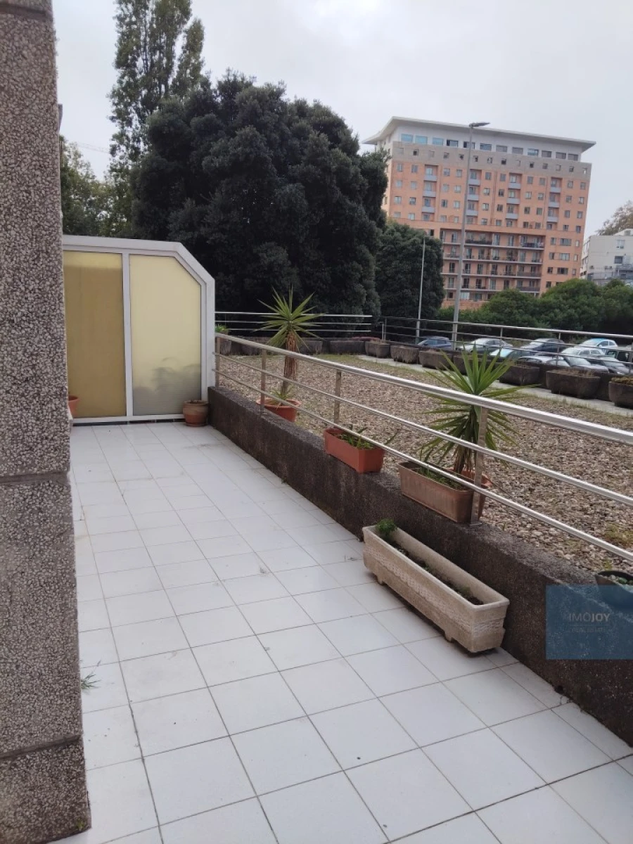 Apartamento T1 para Arrendamento em Lordelo do Ouro e Massarelos Foto 17