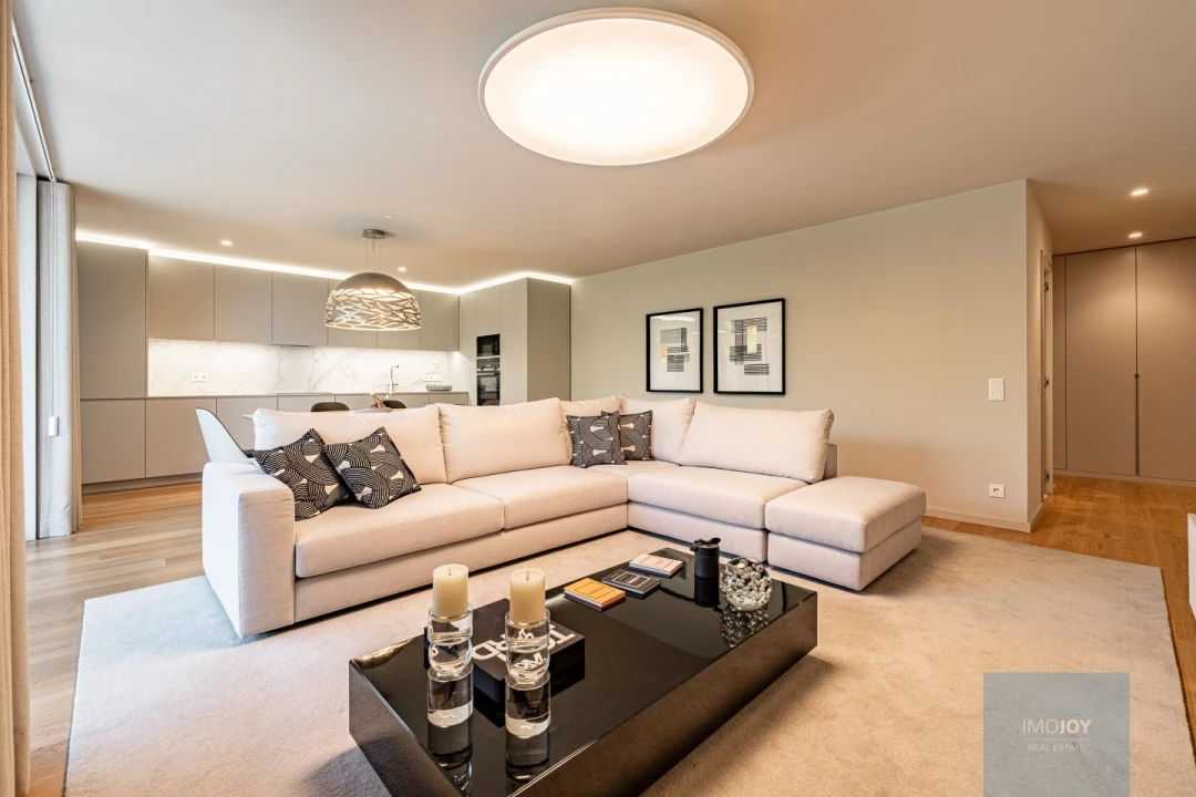 Apartamento T4 para Venda em Santa Marinha e São Pedro da Afurada Foto 1