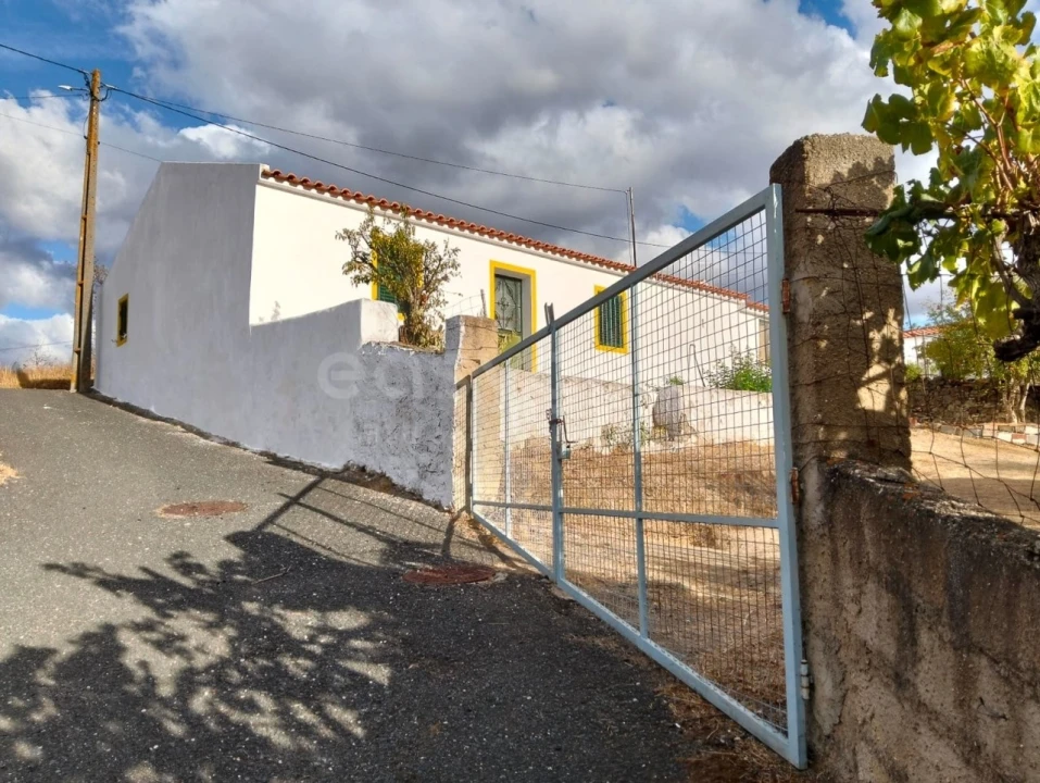 Quinta T4 para Venda em Martim Longo Foto 17