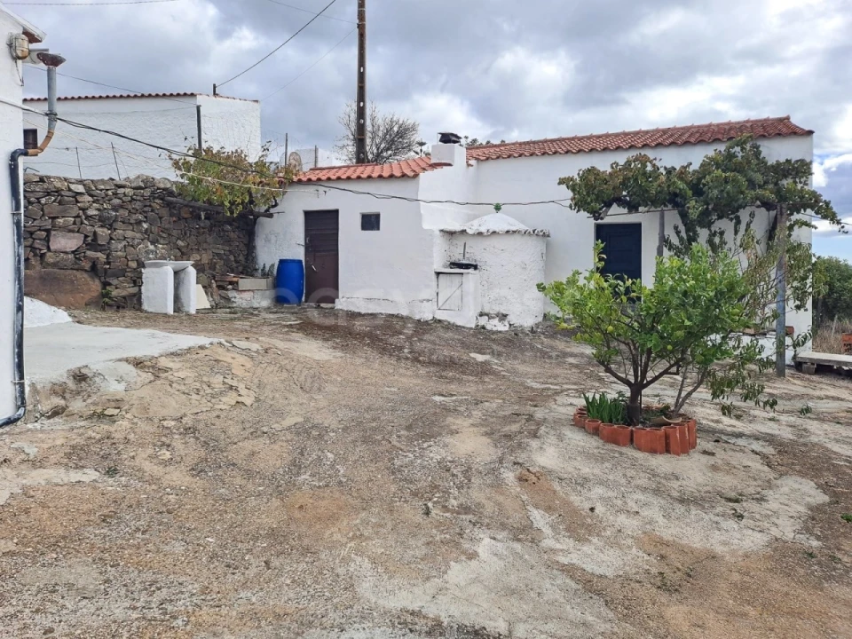 Quinta T4 para Venda em Martim Longo Foto 22