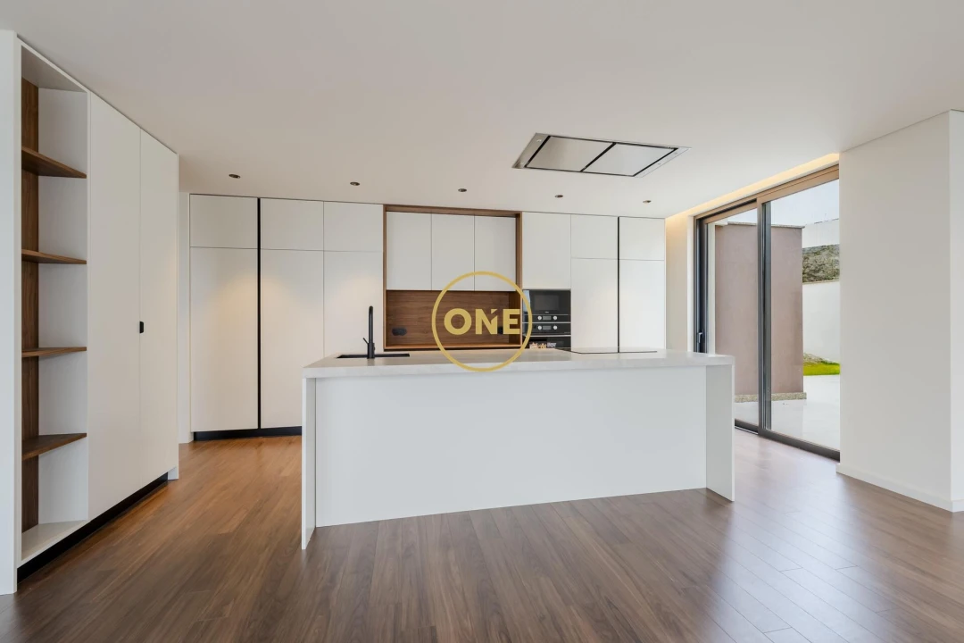 Moradia T4 para Venda em Requião Foto 32