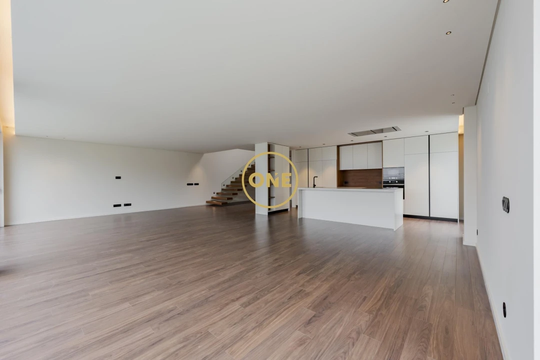 Moradia T4 para Venda em Requião Foto 28