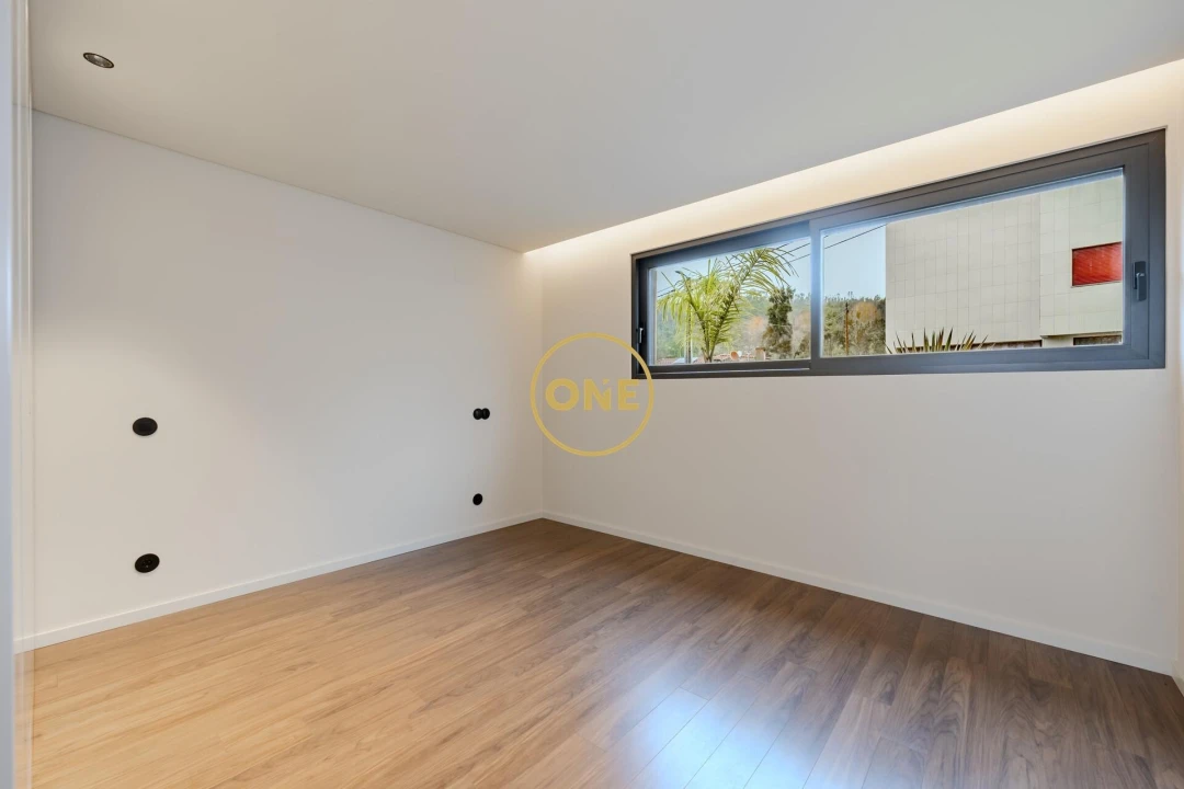 Moradia T4 para Venda em Requião Foto 22