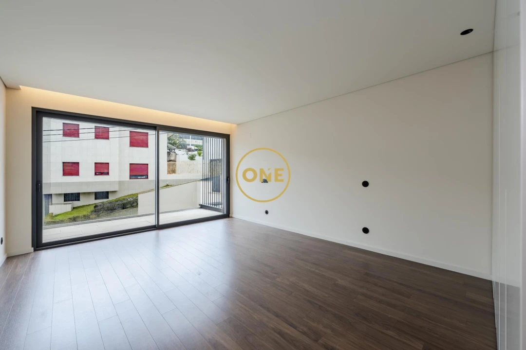 Moradia T4 para Venda em Requião Foto 36