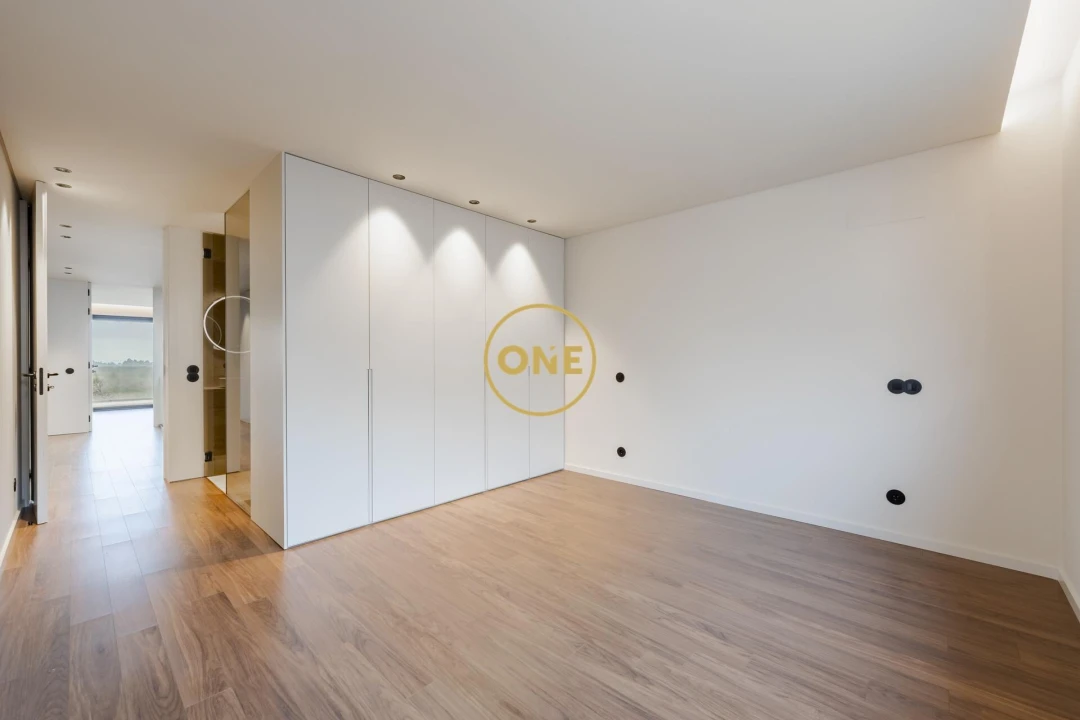 Moradia T4 para Venda em Requião Foto 49