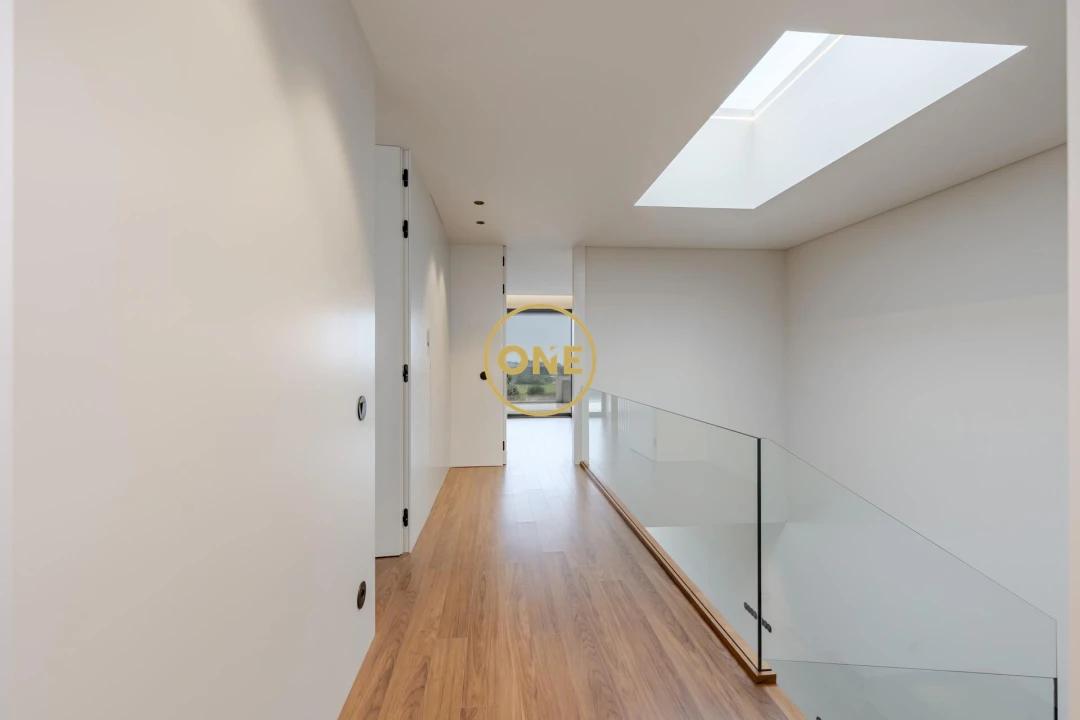 Moradia T4 para Venda em Requião Foto 33