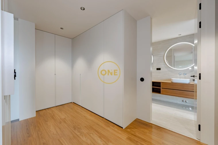 Moradia T4 para Venda em Requião Foto 39