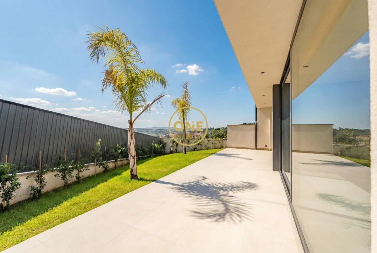 Moradia T4 para Venda em Requião Foto 5