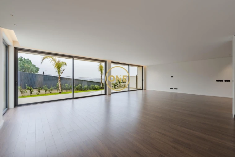 Moradia T4 para Venda em Requião Foto 29