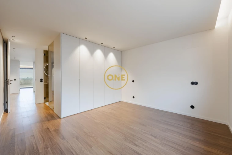 Moradia T4 para Venda em Requião Foto 49