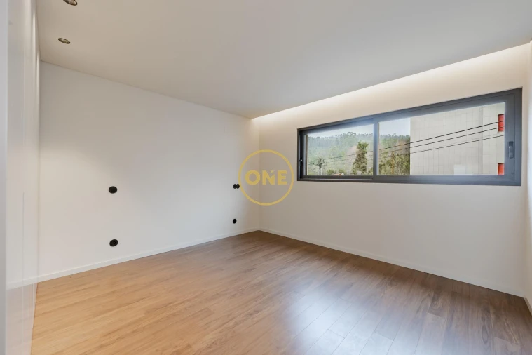 Moradia T4 para Venda em Requião Foto 48