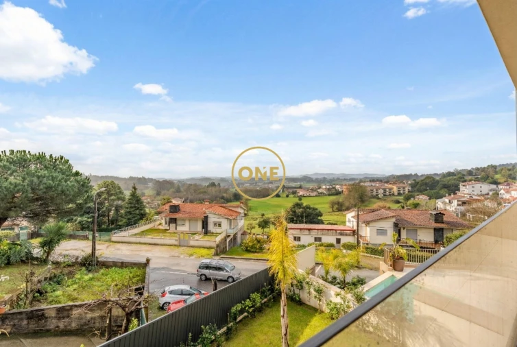 Moradia T4 para Venda em Requião Foto 2