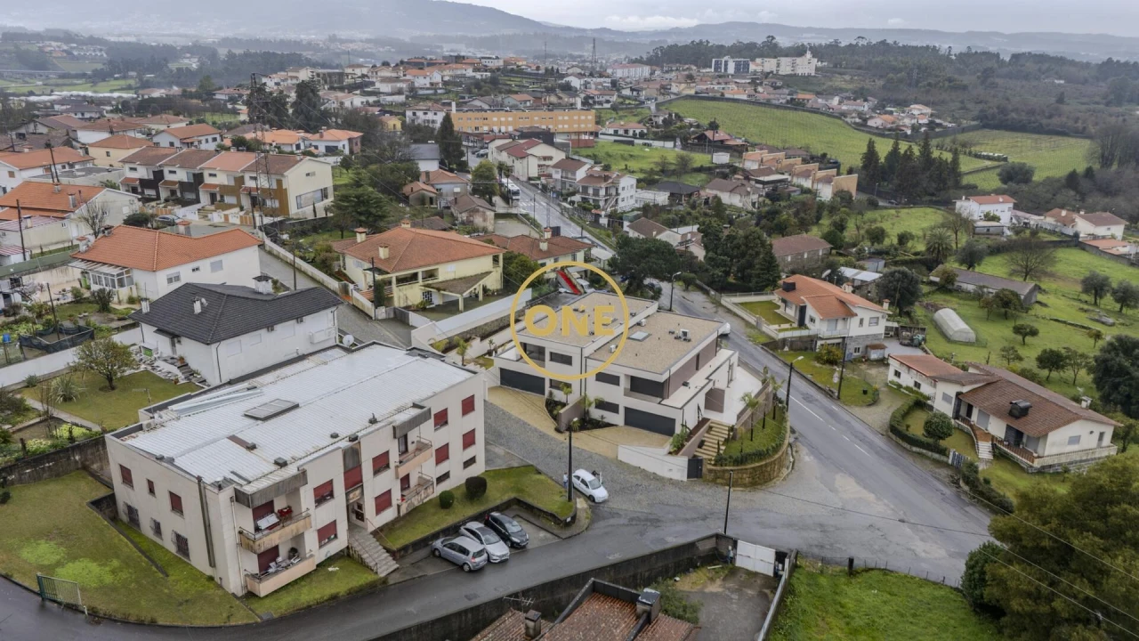 Moradia T4 para Venda em Requião Foto 17