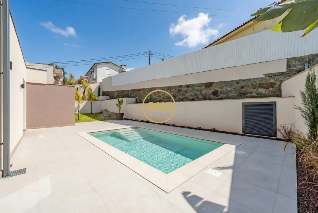 Moradia T4 para Venda em Requião Foto 4