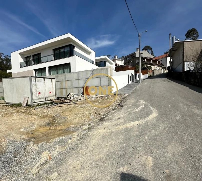 Terreno para Venda em Laundos Foto 1