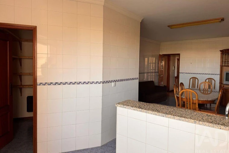 Apartamento T3 para Arrendamento em Oiã Foto 5
