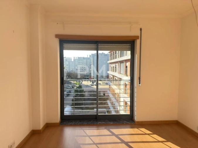Apartamento T1 para Arrendamento em Lumiar Foto 7