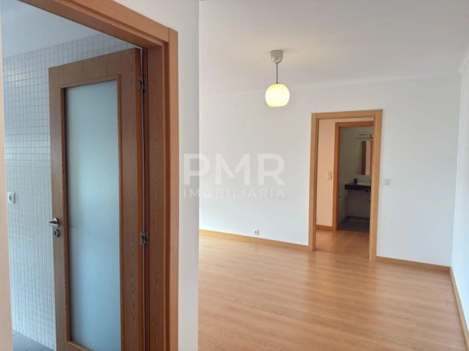 Apartamento T1 para Arrendamento em Lumiar Foto 4