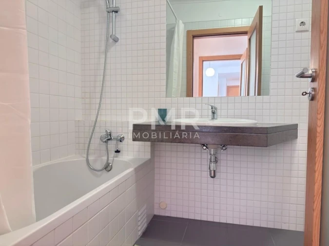 Apartamento T1 para Arrendamento em Lumiar Foto 5