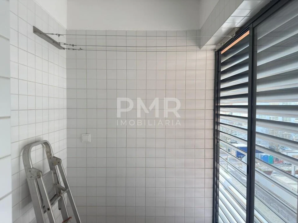 Apartamento T1 para Arrendamento em Lumiar Foto 8