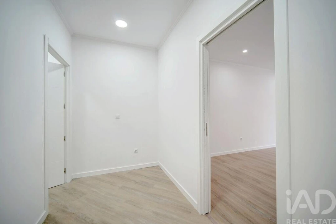 Apartamento T1 para Venda em Agualva e Mira-Sintra Foto 9