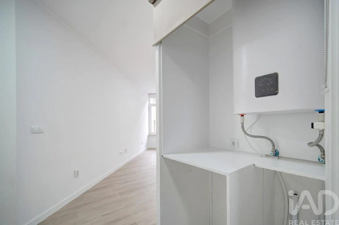 Apartamento T1 para Venda em Agualva e Mira-Sintra Foto 11