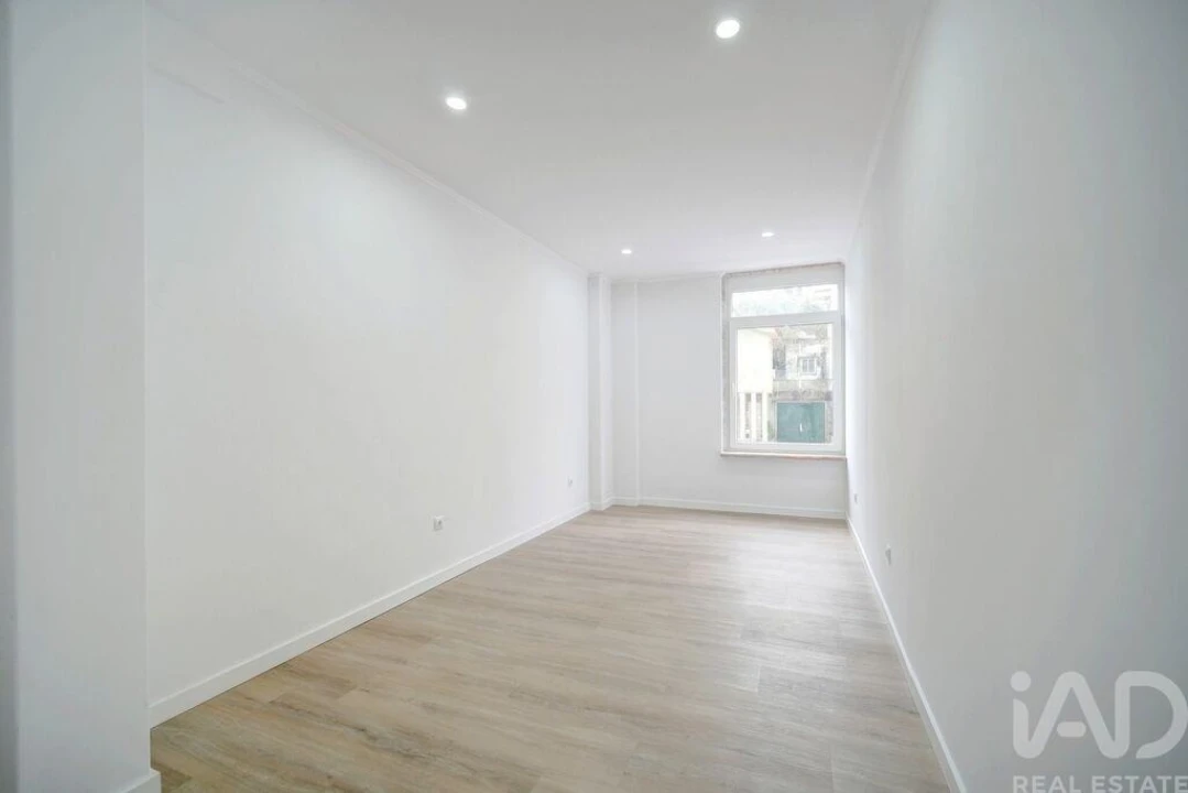 Apartamento T1 para Venda em Agualva e Mira-Sintra Foto 7