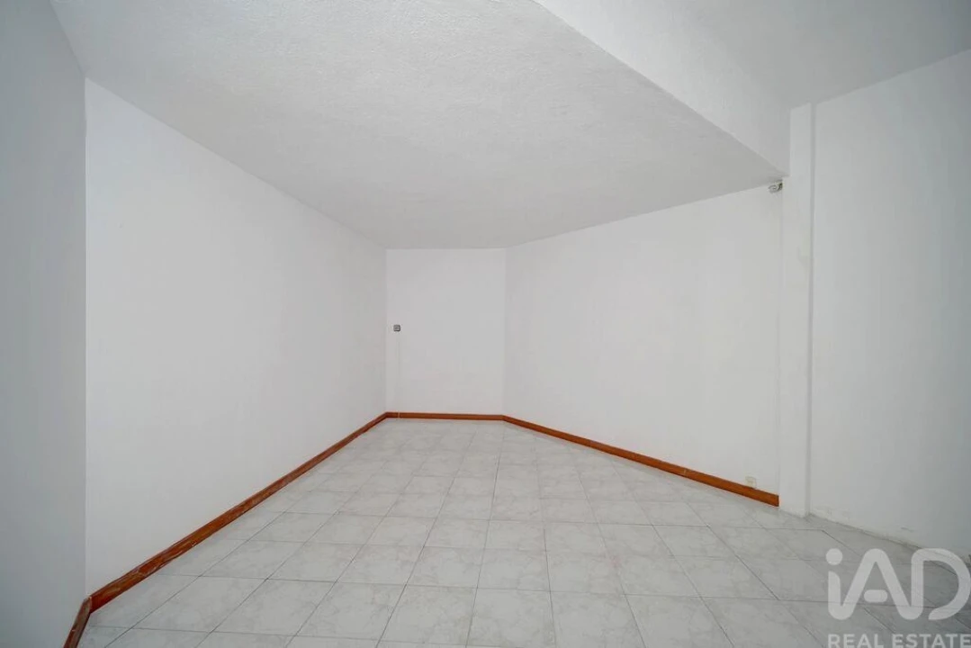 Apartamento T1 para Venda em Agualva e Mira-Sintra Foto 19