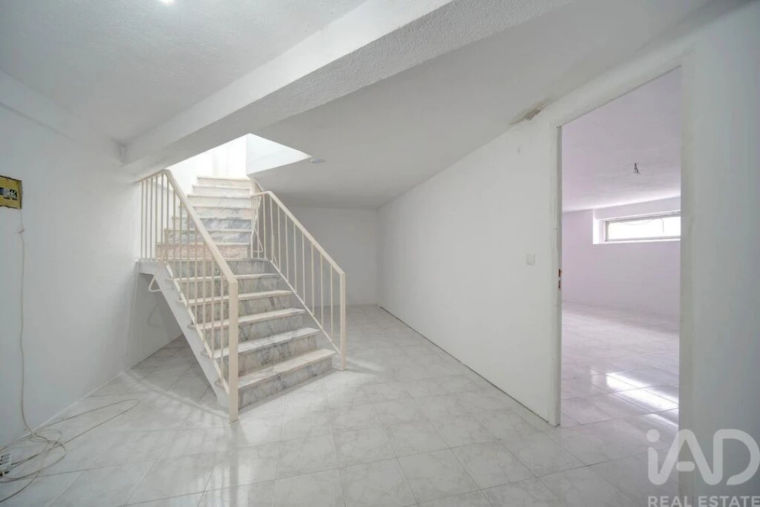 Apartamento T1 para Venda em Agualva e Mira-Sintra Foto 12