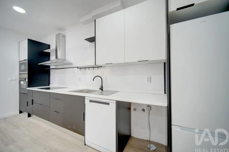 Apartamento T1 para Venda em Agualva e Mira-Sintra Foto 4