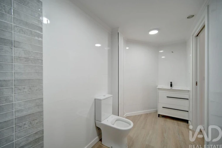 Apartamento T1 para Venda em Agualva e Mira-Sintra Foto 6