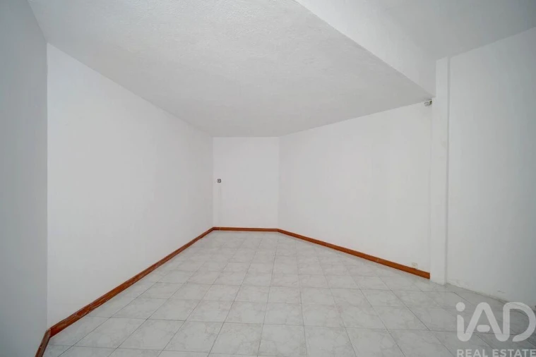 Apartamento T1 para Venda em Agualva e Mira-Sintra Foto 19