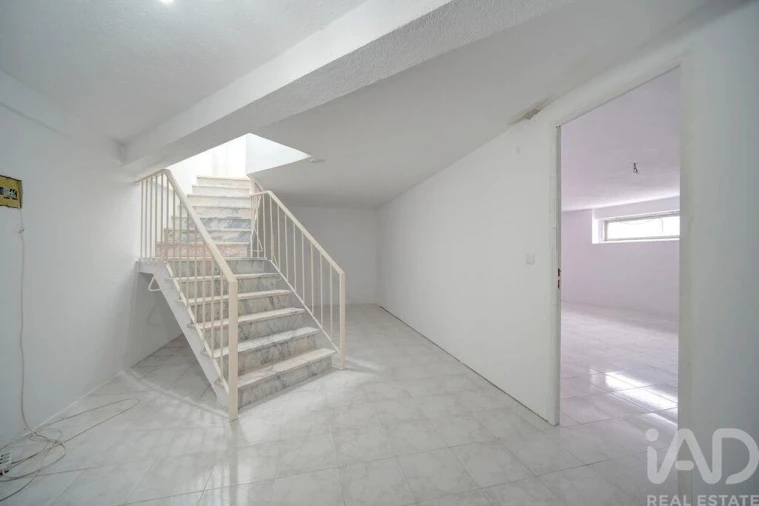 Apartamento T1 para Venda em Agualva e Mira-Sintra Foto 12