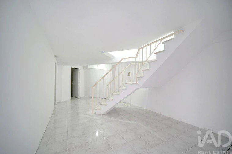 Apartamento T1 para Venda em Agualva e Mira-Sintra Foto 16