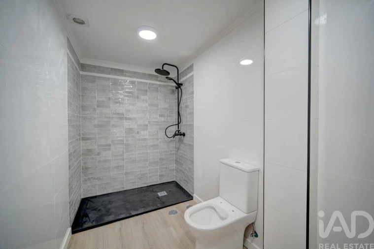 Apartamento T1 para Venda em Agualva e Mira-Sintra Foto 5