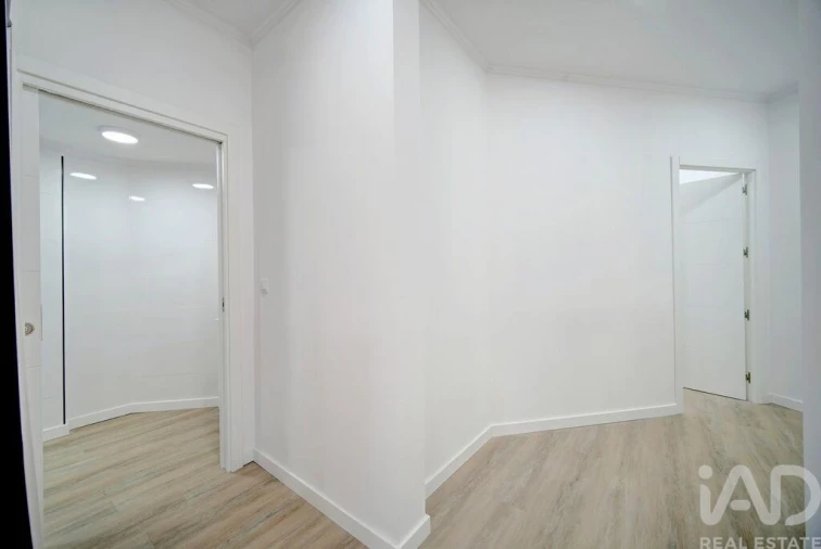 Apartamento T1 para Venda em Agualva e Mira-Sintra Foto 10