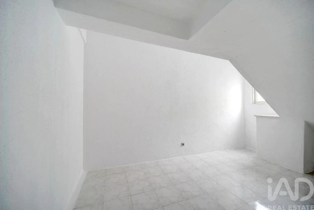 Apartamento T1 para Venda em Agualva e Mira-Sintra Foto 15