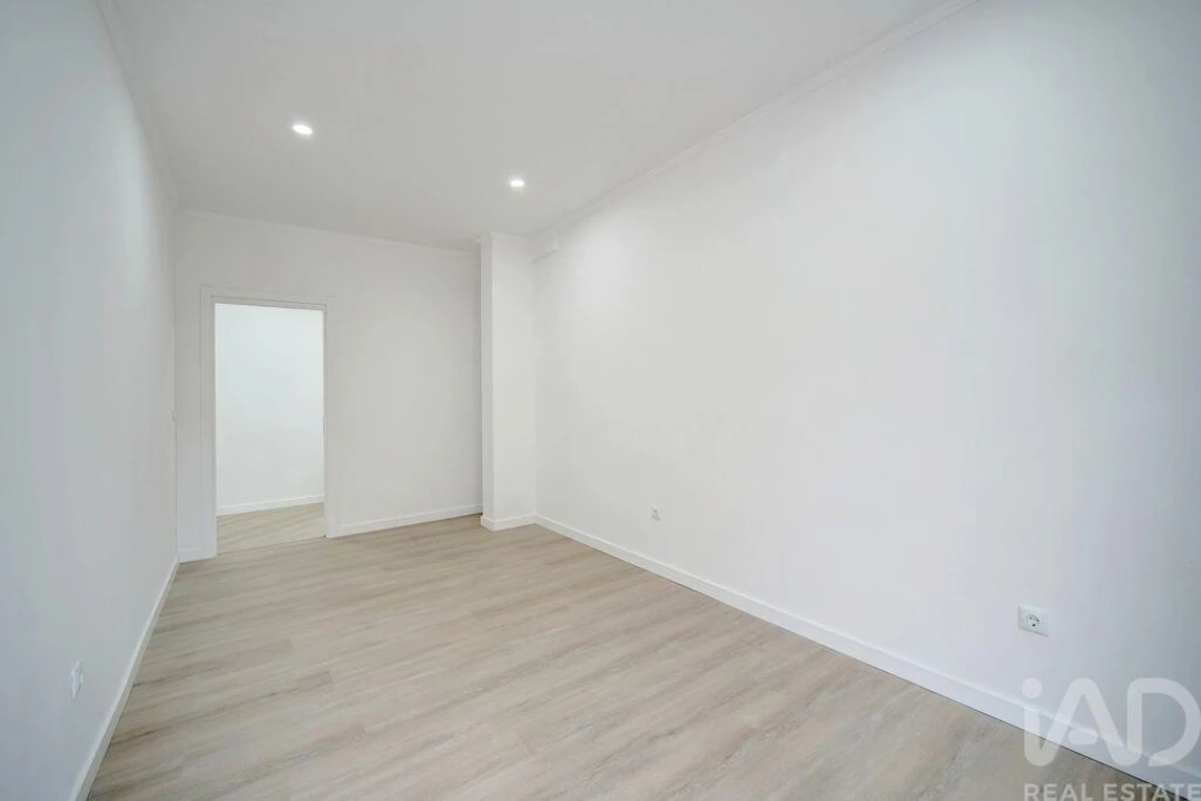 Apartamento T1 para Venda em Agualva e Mira-Sintra Foto 8