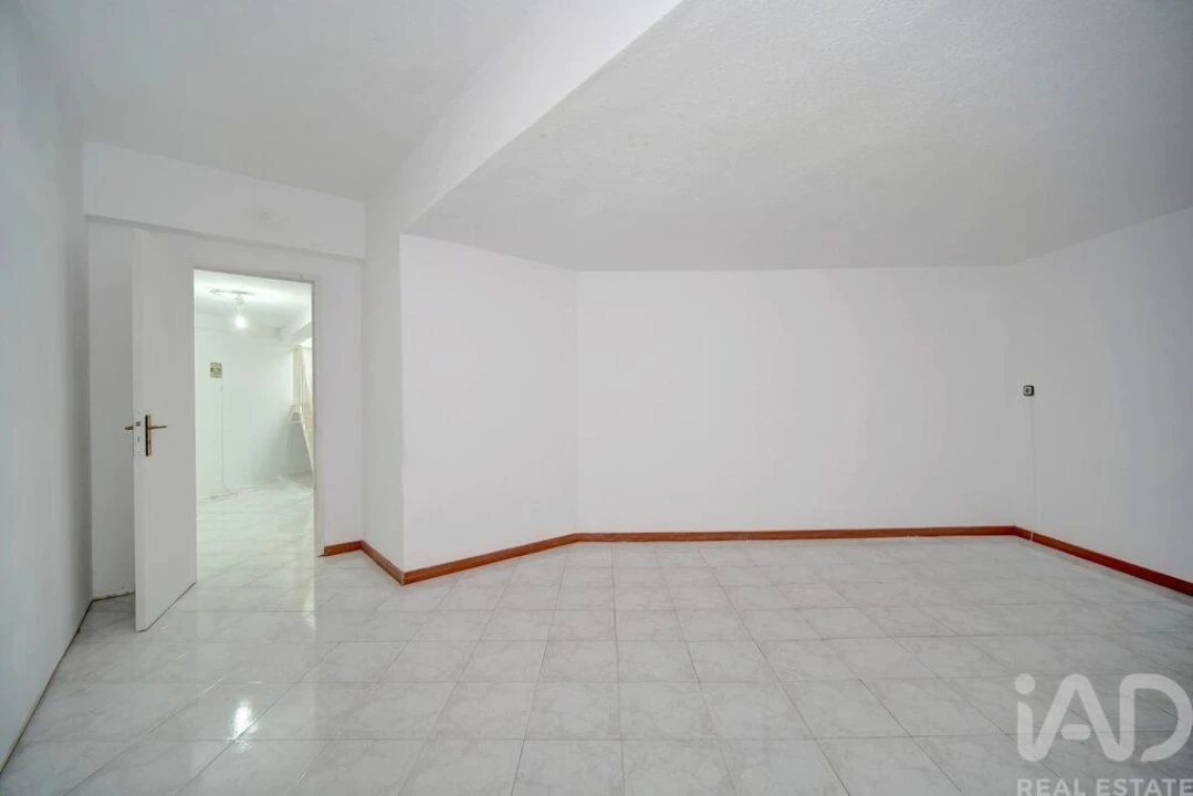 Apartamento T1 para Venda em Agualva e Mira-Sintra Foto 18