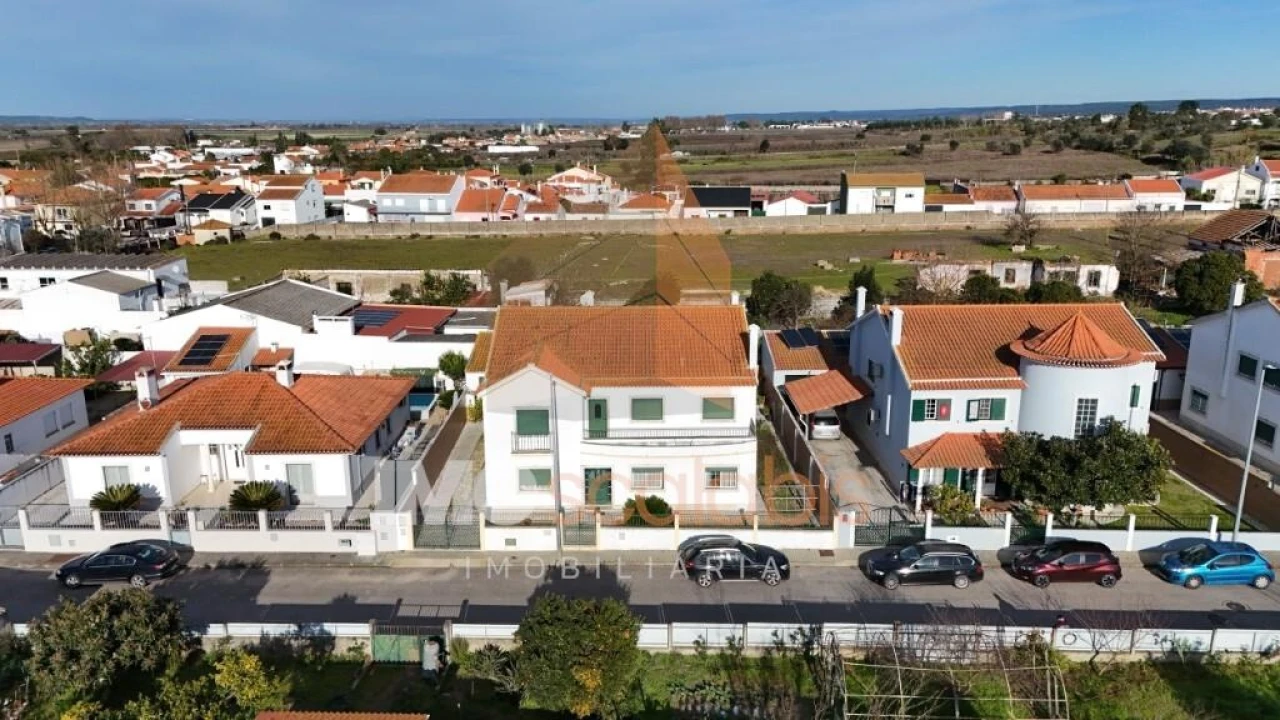 Moradia T4 para Venda em Alpiarça Foto 2