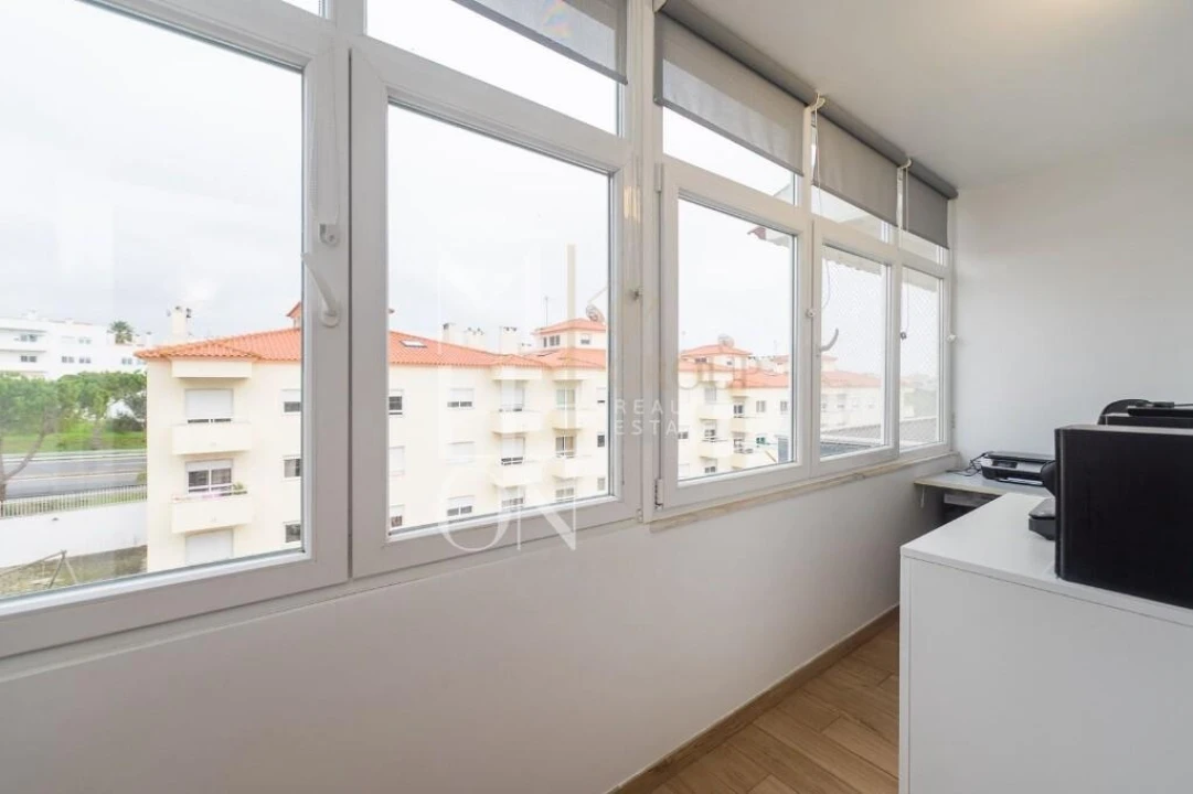 Apartamento T1 para Venda em Carcavelos e Parede Foto 9