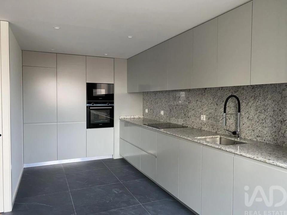 Apartamento T3 para Venda em Mafamude e Vilar do Paraíso Foto 8