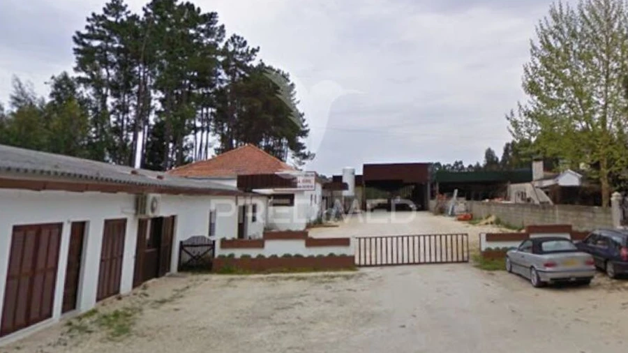 Armazém para Venda em Vilarinho do Bairro