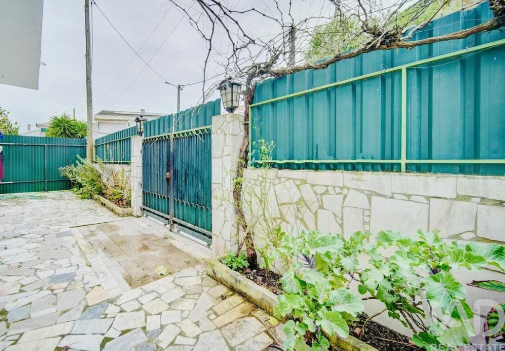 Moradia T8 para Venda em Corroios Foto 8