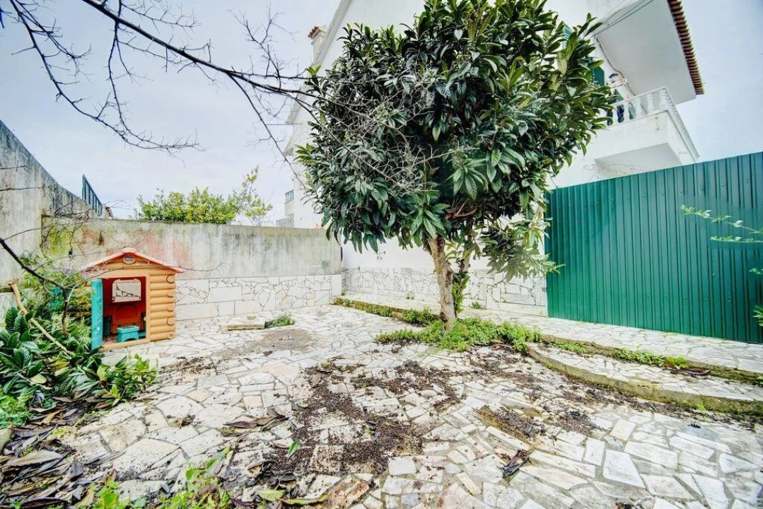 Moradia T8 para Venda em Corroios Foto 34