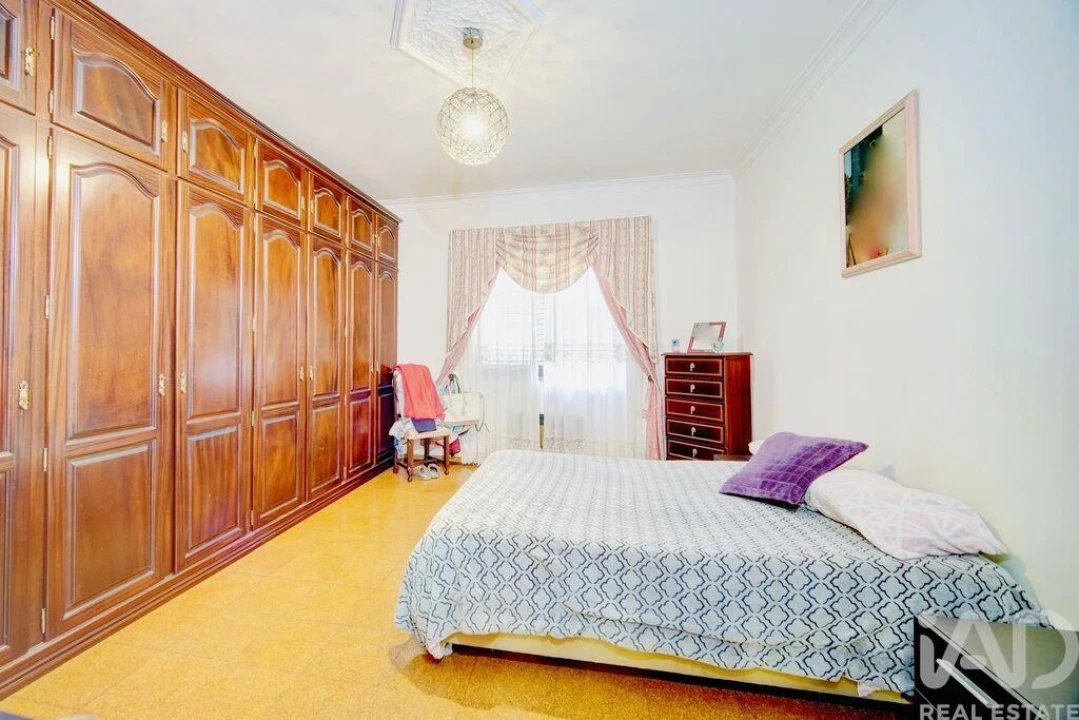 Moradia T8 para Venda em Corroios Foto 13