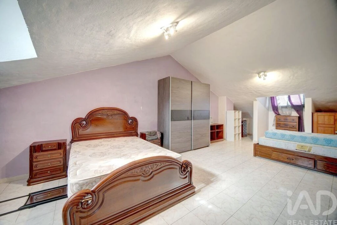 Moradia T8 para Venda em Corroios Foto 25